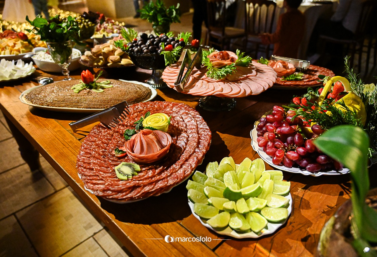 Buffet de frios e frutas