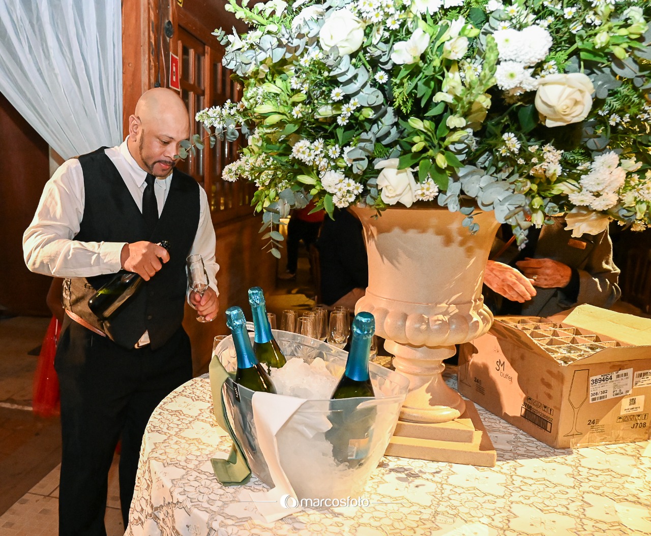 Recepção com espumante em evento do buffet Japonês Eventos